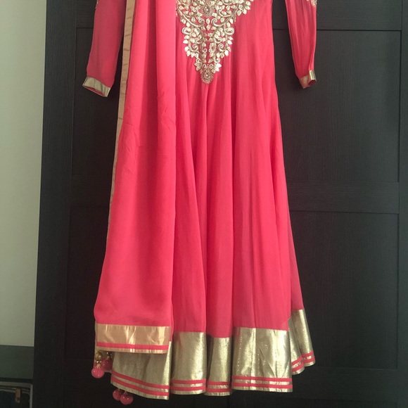 Ethnic dress - Picture 3 of 4